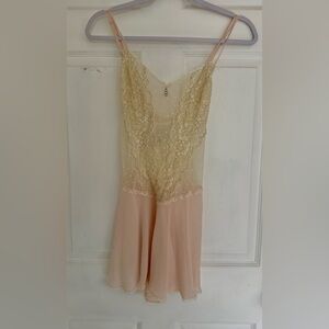 LINGERIE NEGLIGEE SEDUCTIVEWEAR CINEMATOILE LACE AND RHINESTONES VINTAGE 1980s